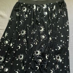 Hot Topic- Black and White Celestial Print Midi Skirt